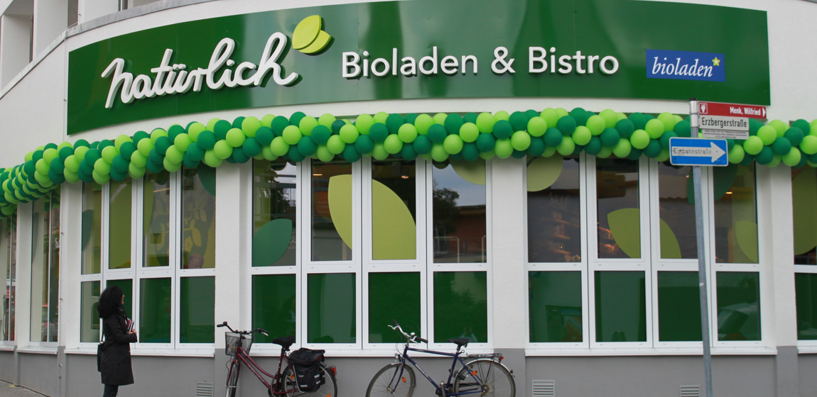 Auf dem Motiv ist die Aussenansicht des Ladens "Natürlich Ingelheim" zu sehen.