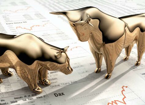 Börse in Frankfurt, Bronzefiguren Bulle und Bär auf einem Börsenpapier