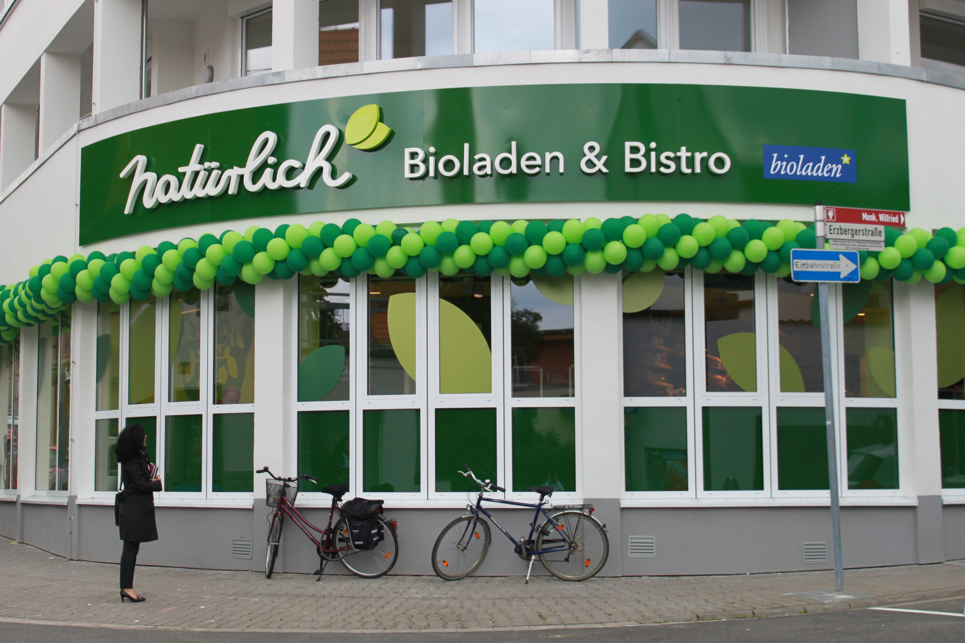 Auf dem Motiv ist die Aussenansicht des Ladens "Natürlich Ingelheim" zu sehen.